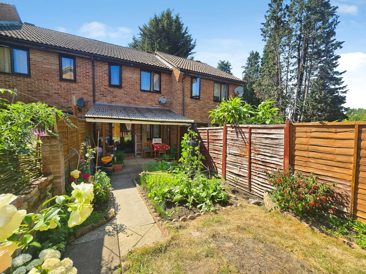 Britten Close, Ash, Surrey, GU12 6LS, photo 2