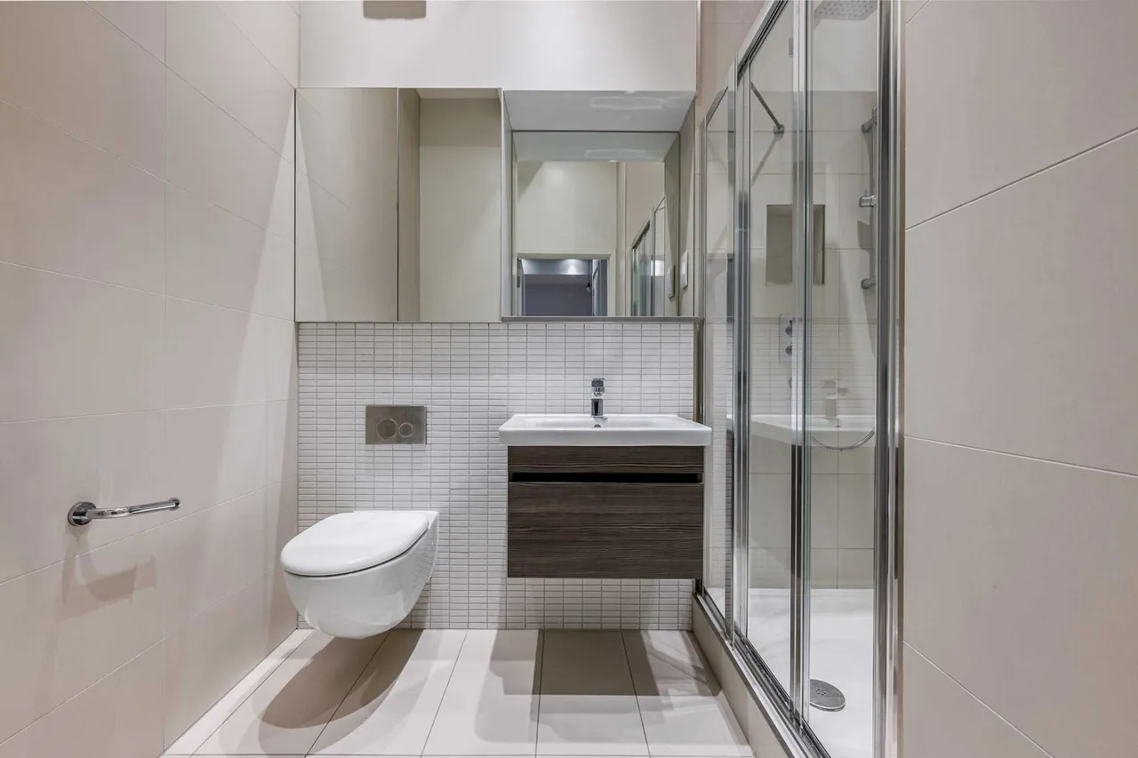 Market Place, Brentford, TW8, photo 6
