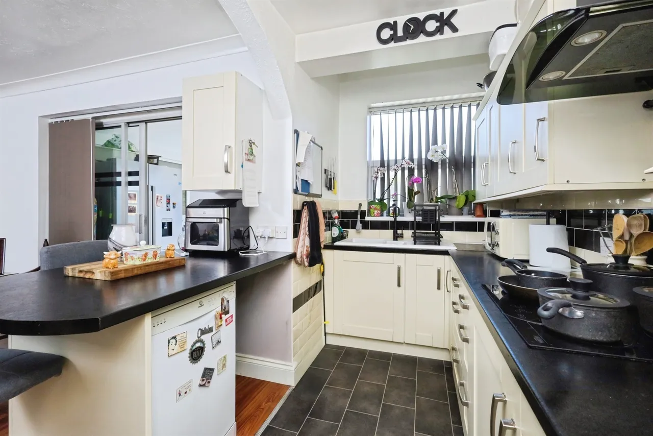 Lottbridge Drive, Eastbourne, BN22, photo 3