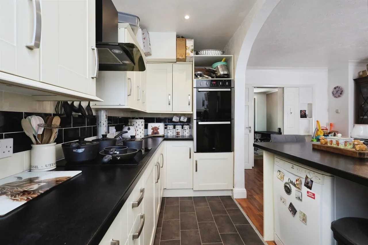 Lottbridge Drive, Eastbourne, BN22, photo 5
