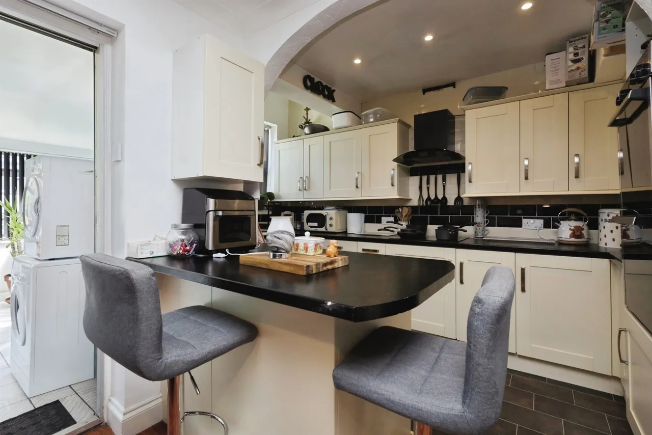 Lottbridge Drive, Eastbourne, BN22, photo 4