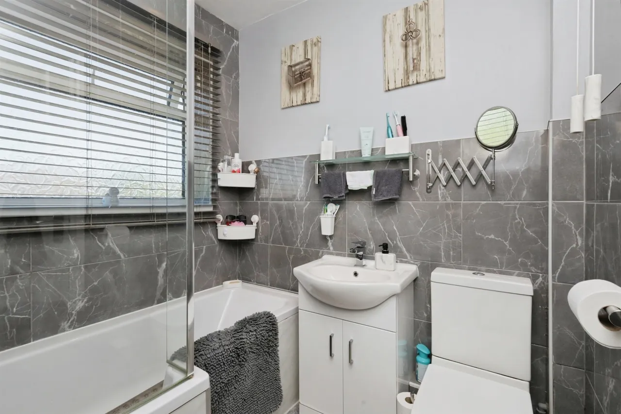 Lottbridge Drive, Eastbourne, BN22, photo 13