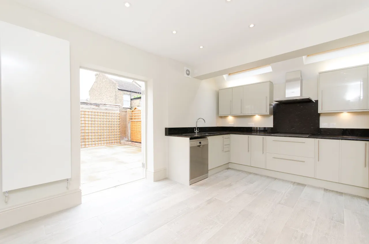37 Holberton Gardens, London, photo 5