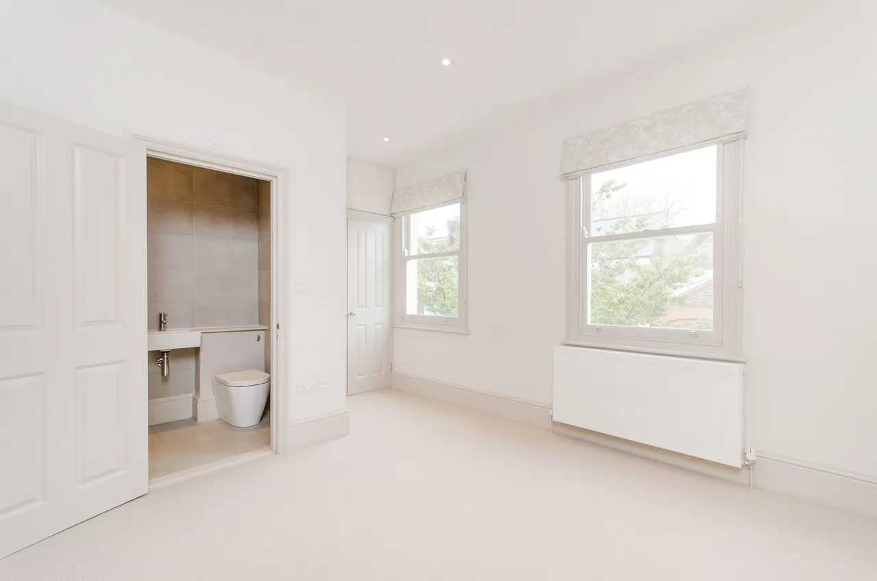 37 Holberton Gardens, London, photo 3