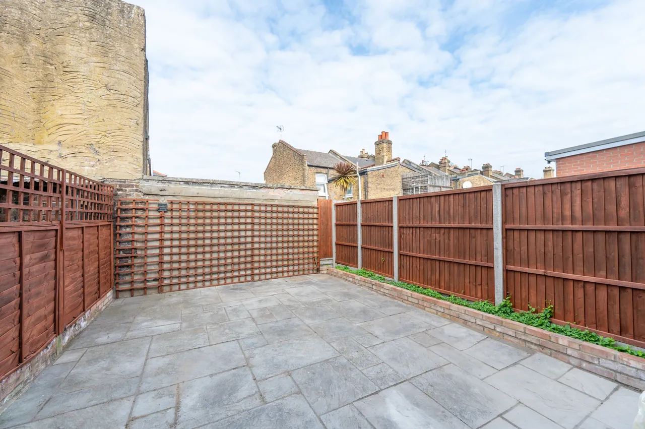 37 Holberton Gardens, London, photo 8