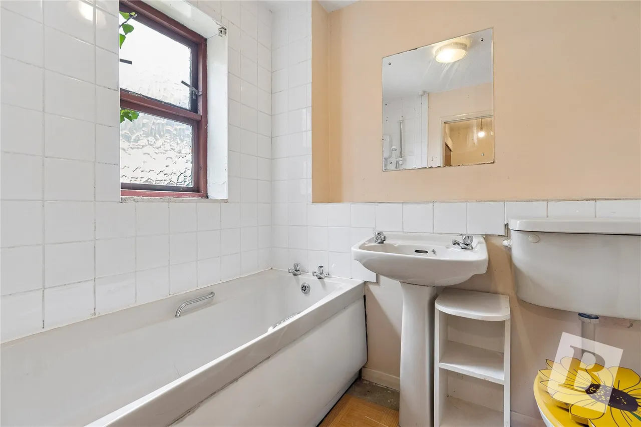 Kipling Avenue, Tilbury, RM18, photo 6