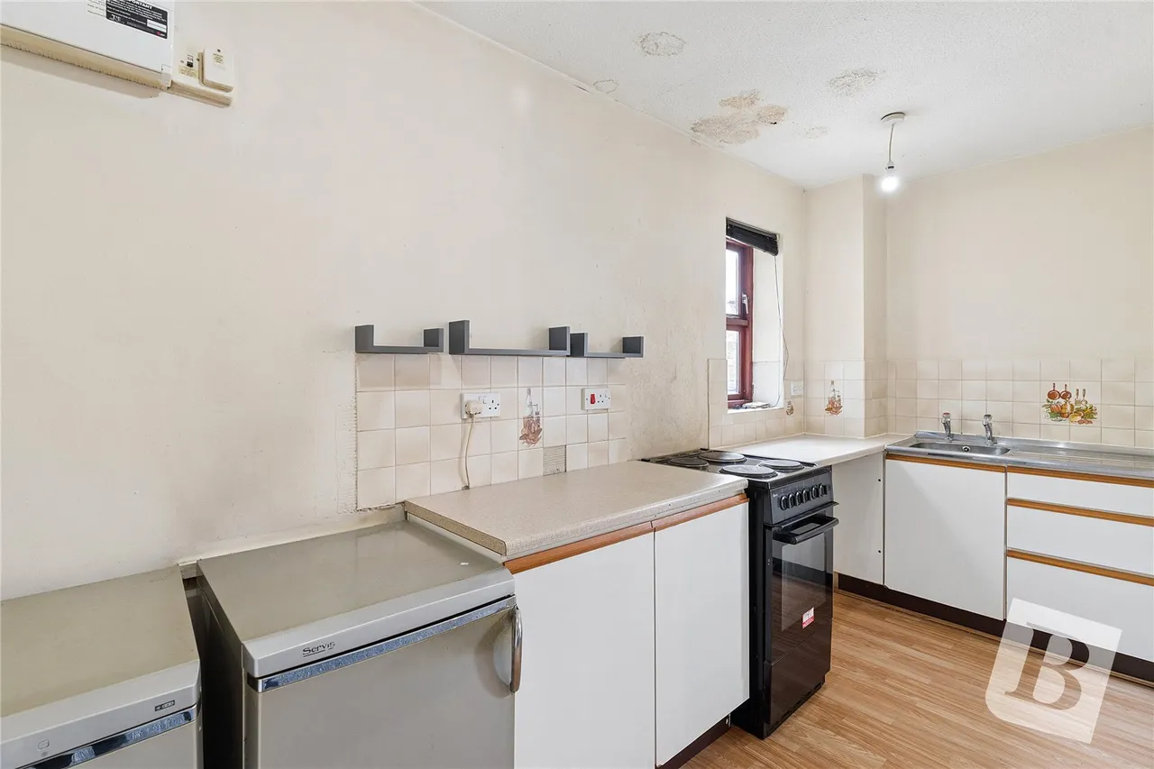 Kipling Avenue, Tilbury, RM18, photo 3