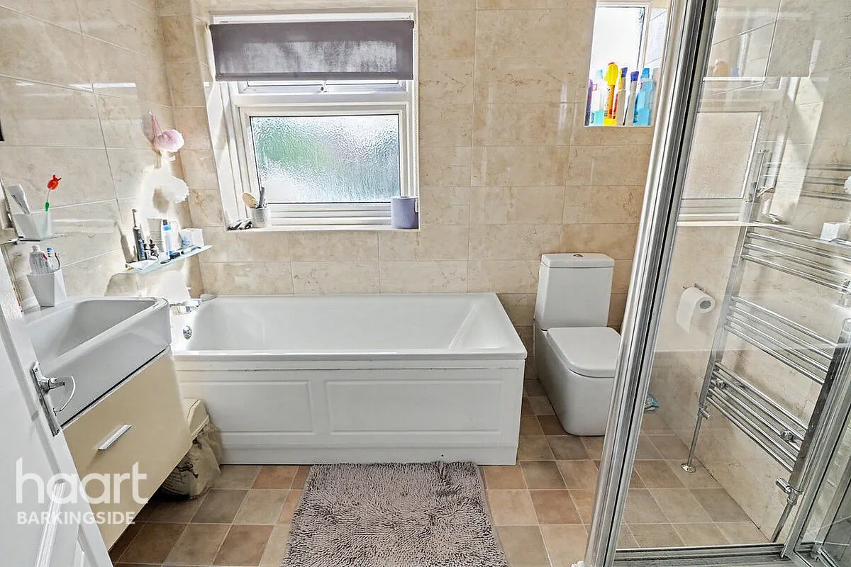 Oakleafe Gardens, Barkingside, IG6, photo 15