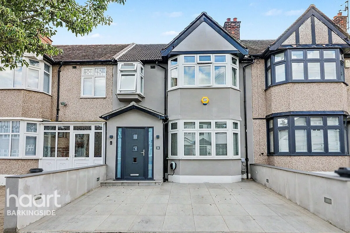 3 bed house for sale, Oakleafe Gardens, Barkingside, IG6