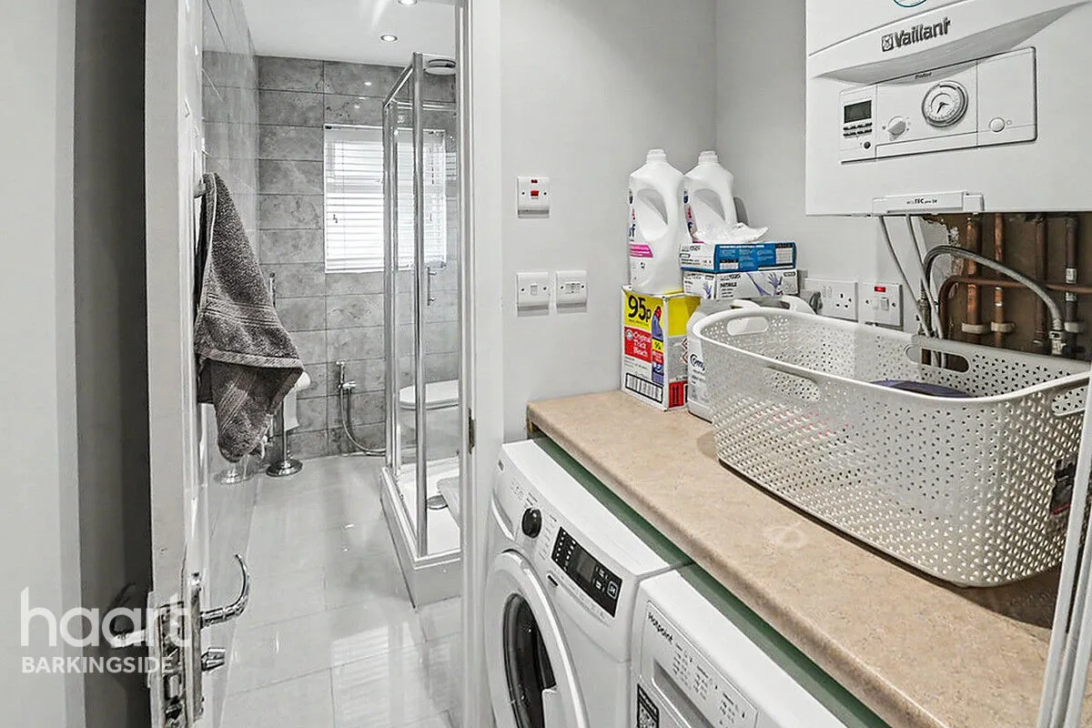 Oakleafe Gardens, Barkingside, IG6, photo 11