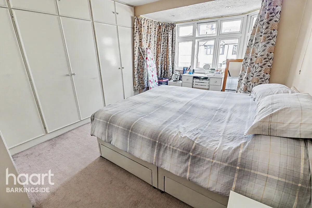 Oakleafe Gardens, Barkingside, IG6, photo 6
