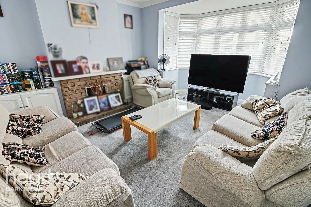 Oakleafe Gardens, Barkingside, IG6, photo 2