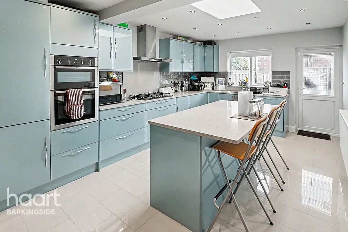 Oakleafe Gardens, Barkingside, IG6, photo 4