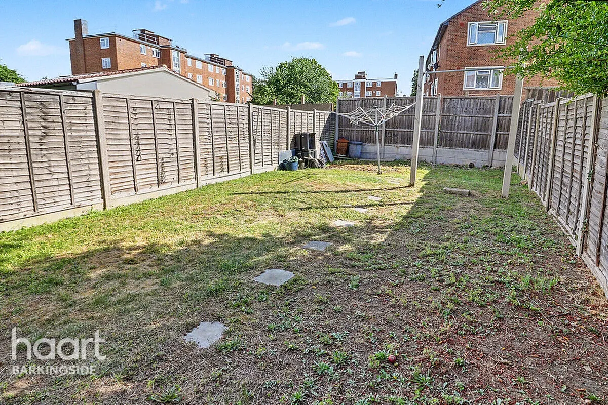 Oakleafe Gardens, Barkingside, IG6, photo 19