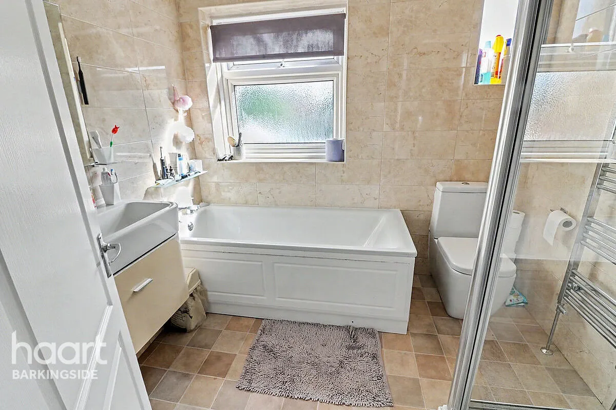 Oakleafe Gardens, Barkingside, IG6, photo 16