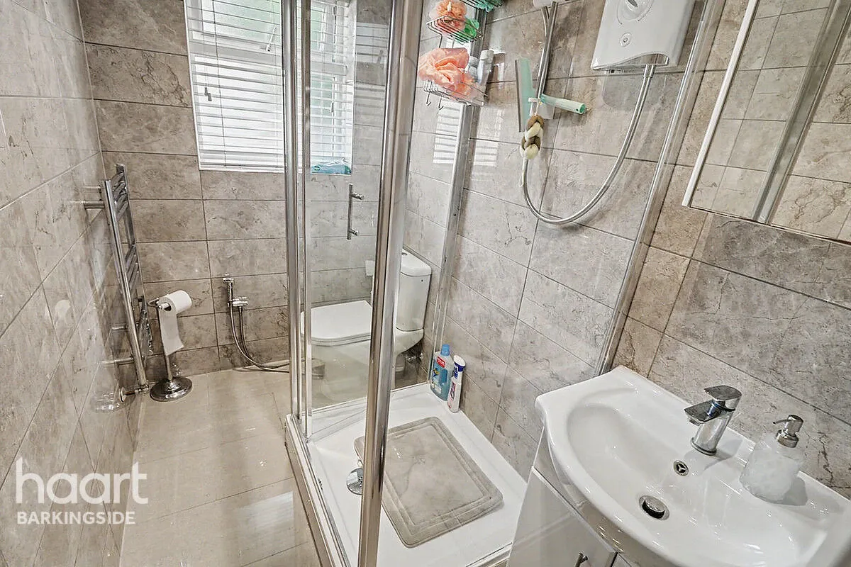 Oakleafe Gardens, Barkingside, IG6, photo 12