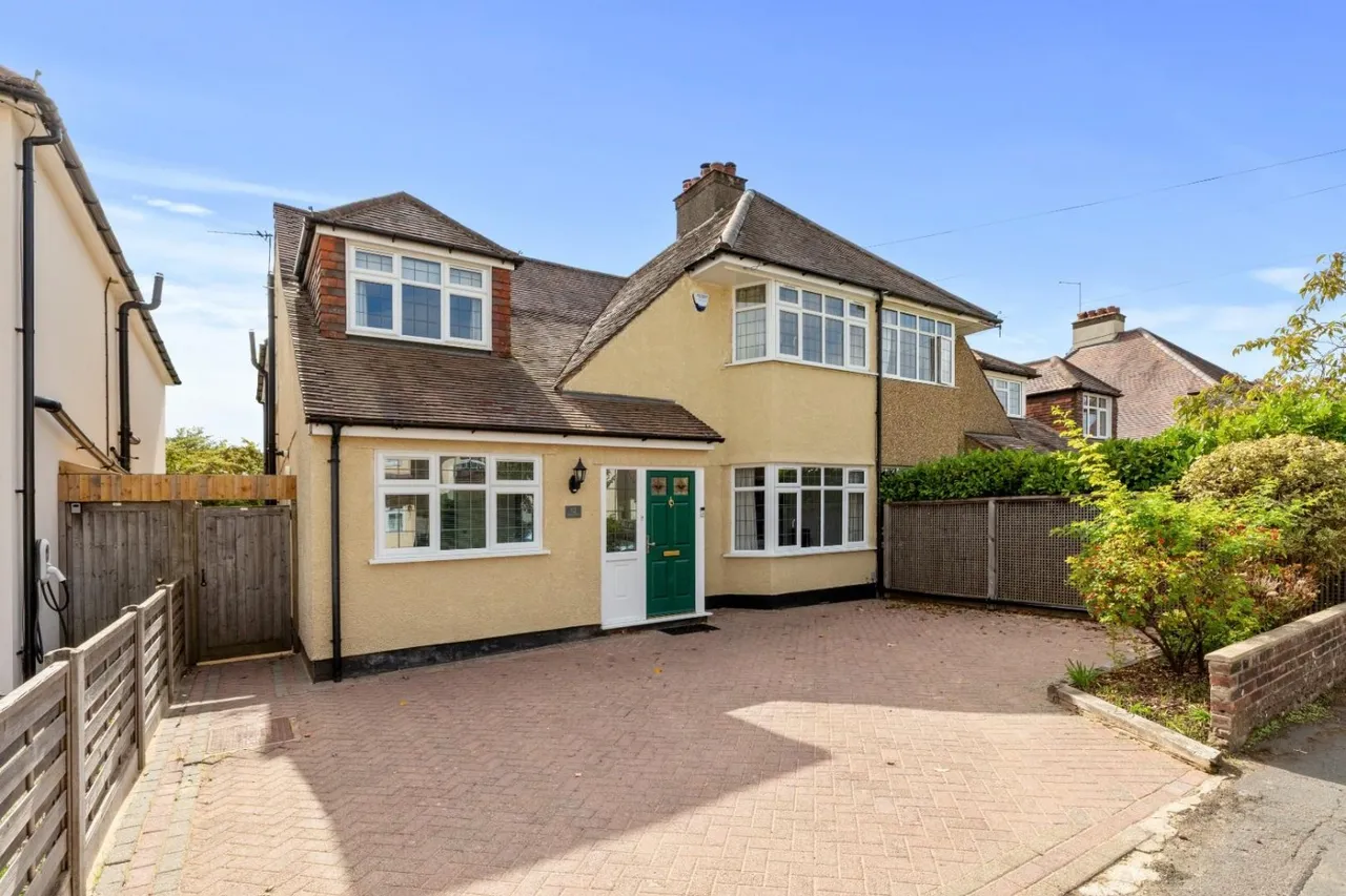 4 bed house for sale — The Drive, Amersham, Buckinghamshire, HP7 9AA