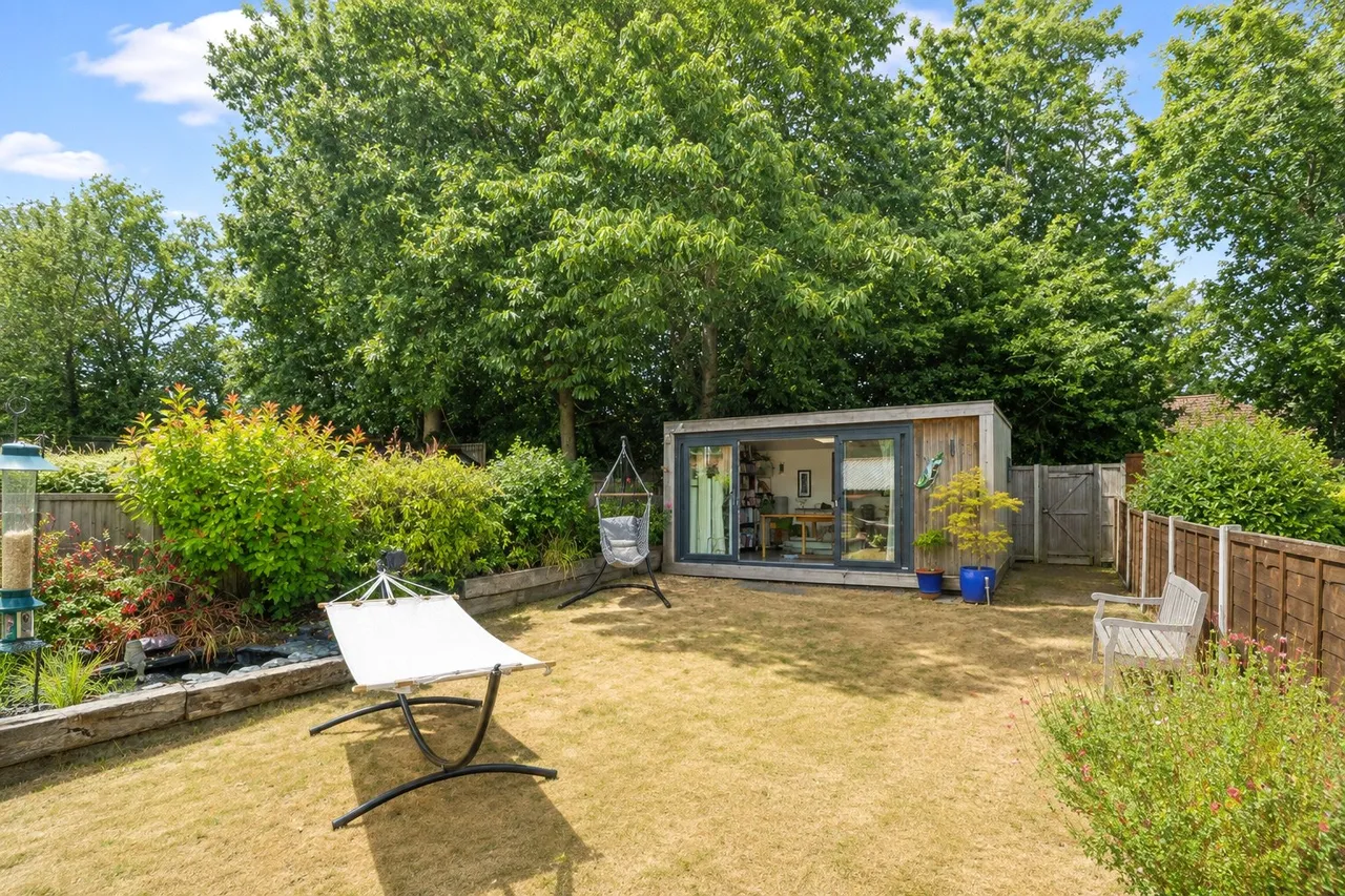 Greenways, Fleet, Hampshire, GU52 7XD, photo 10