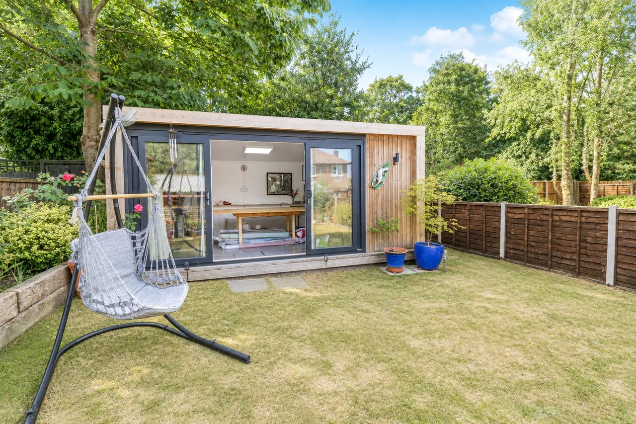 Greenways, Fleet, Hampshire, GU52 7XD, photo 11