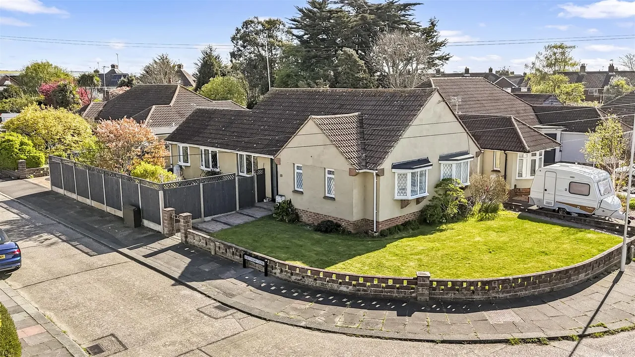 3 bed house for sale — Rothesay Close, Worthing