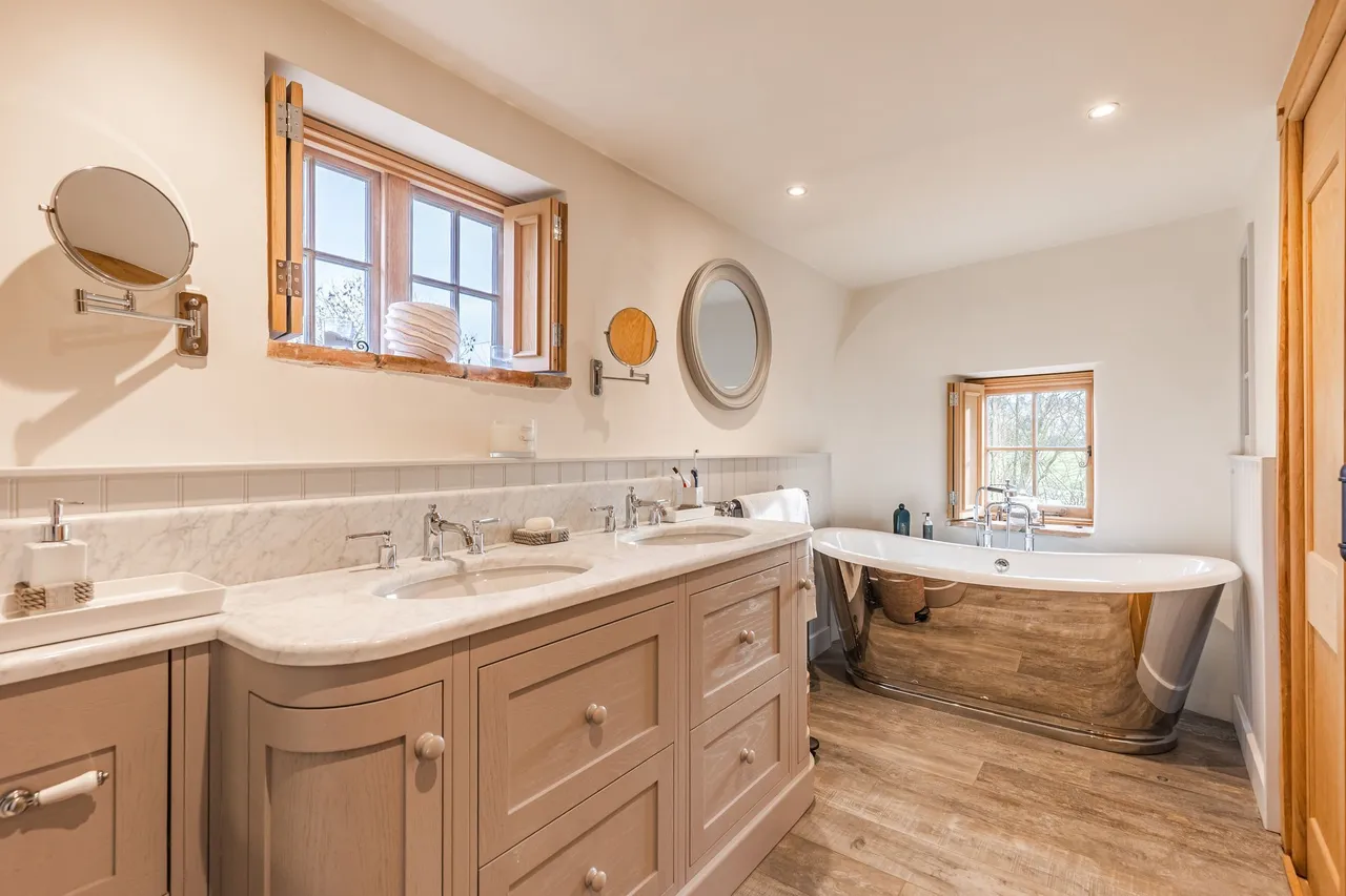 Beauty, Privacy and Refinement in Sax, photo 20