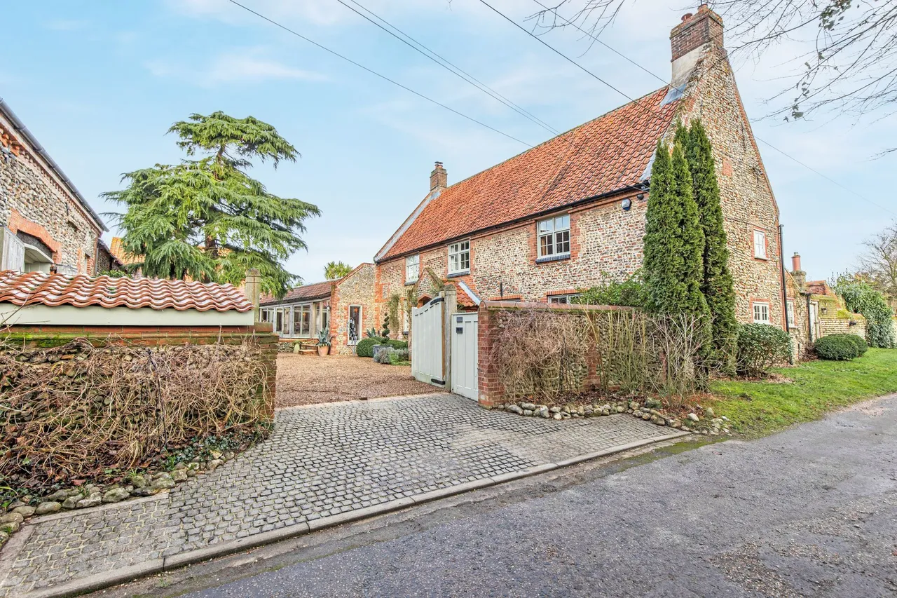 8 bed house for sale, Beauty, Privacy and Refinement in Sax