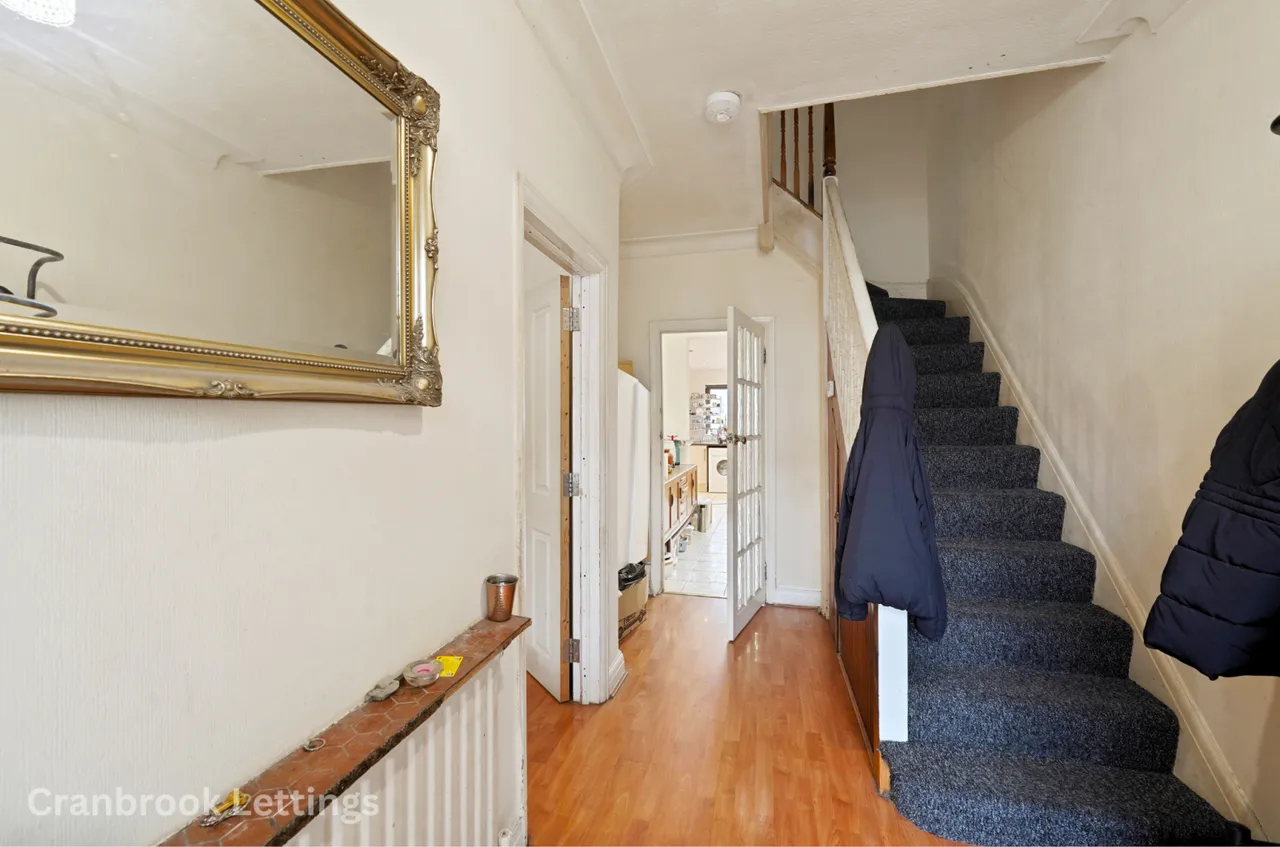 Springfield Drive, IG2, photo 8