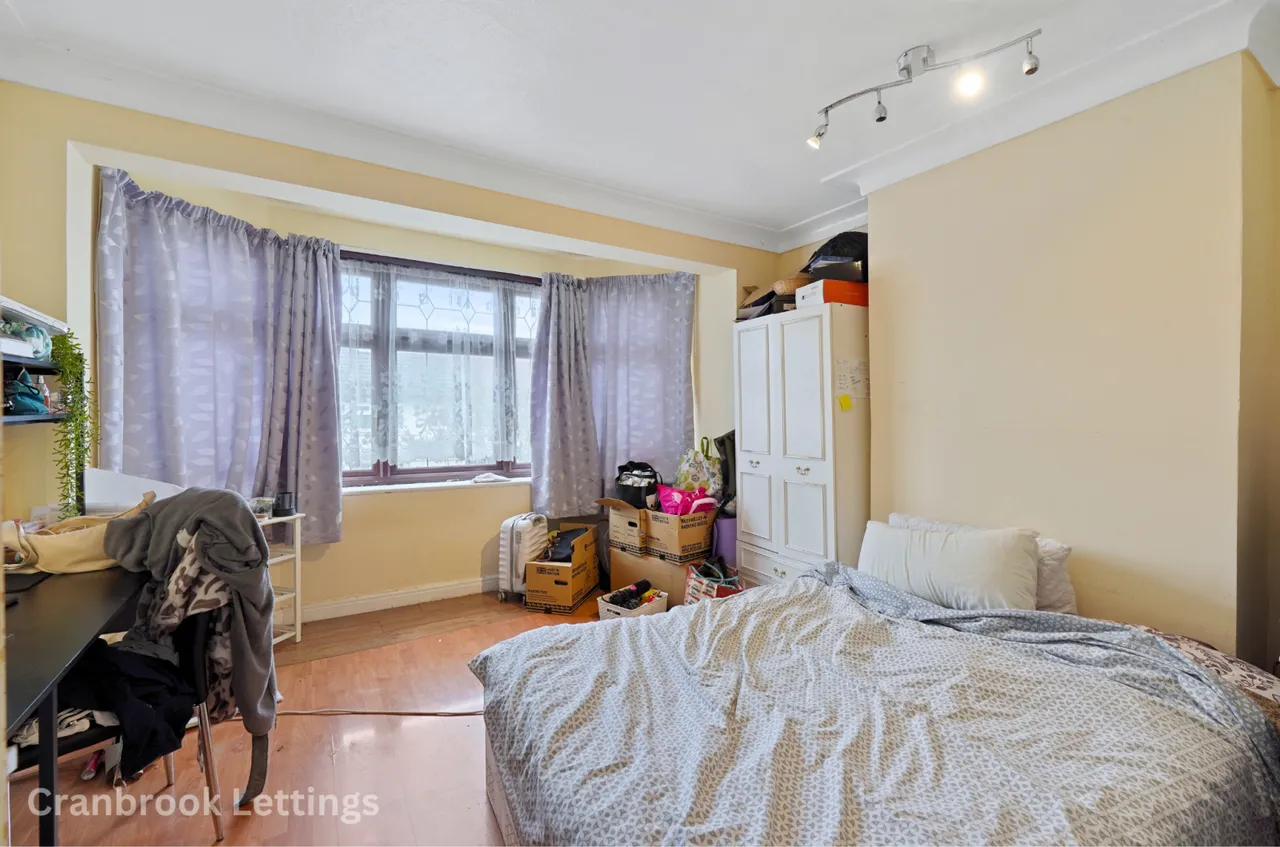 Springfield Drive, IG2, photo 10