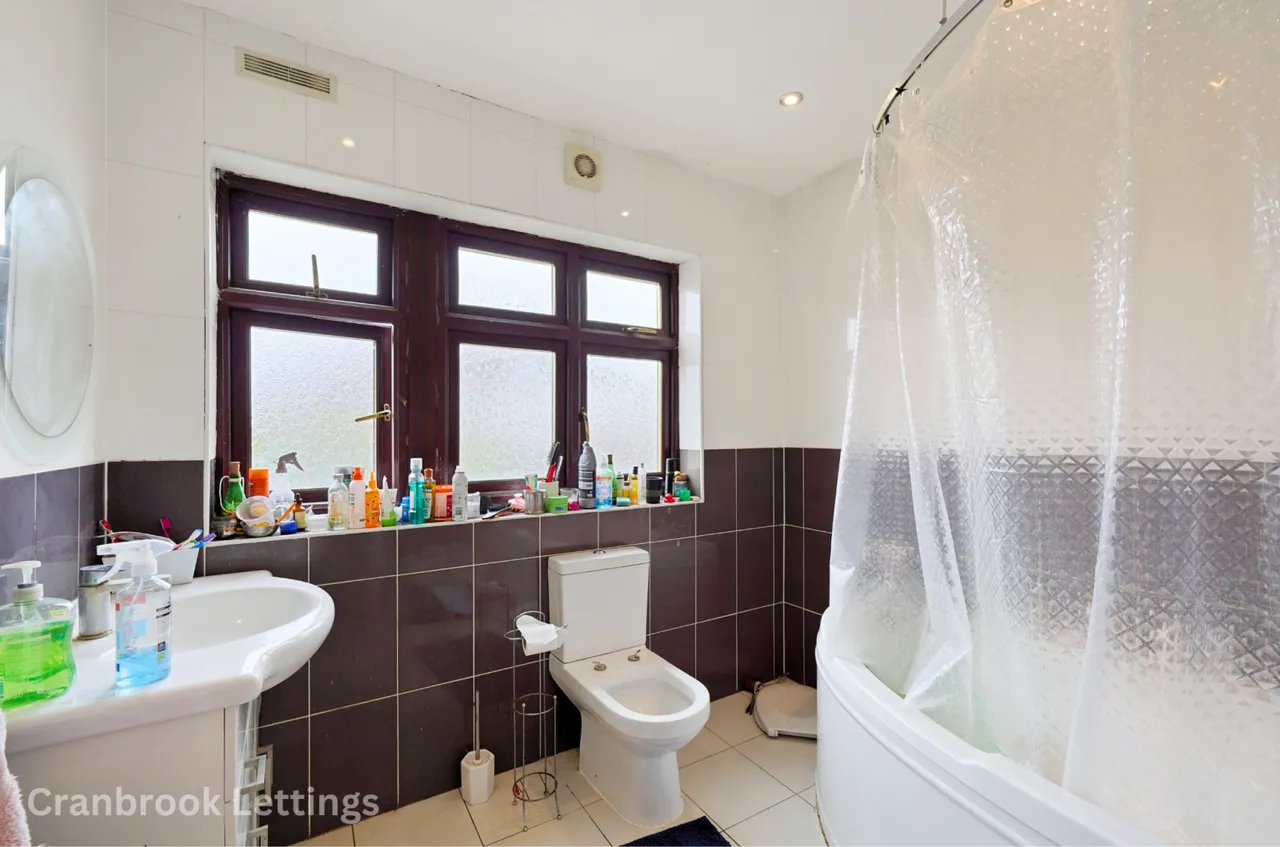 Springfield Drive, IG2, photo 12