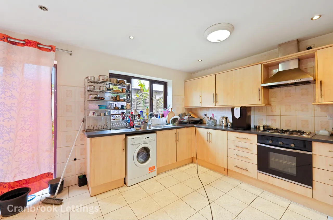 Springfield Drive, IG2, photo 6
