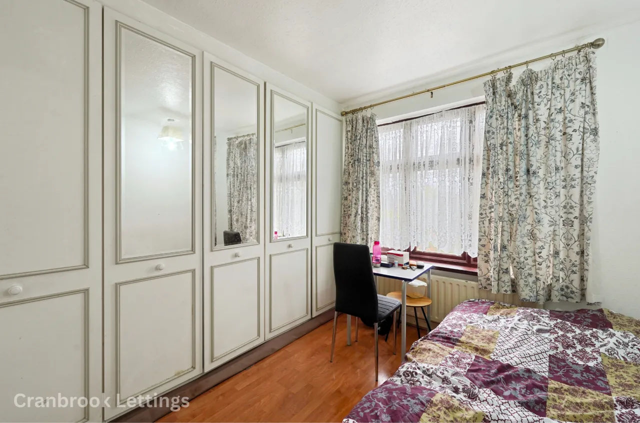 Springfield Drive, IG2, photo 11