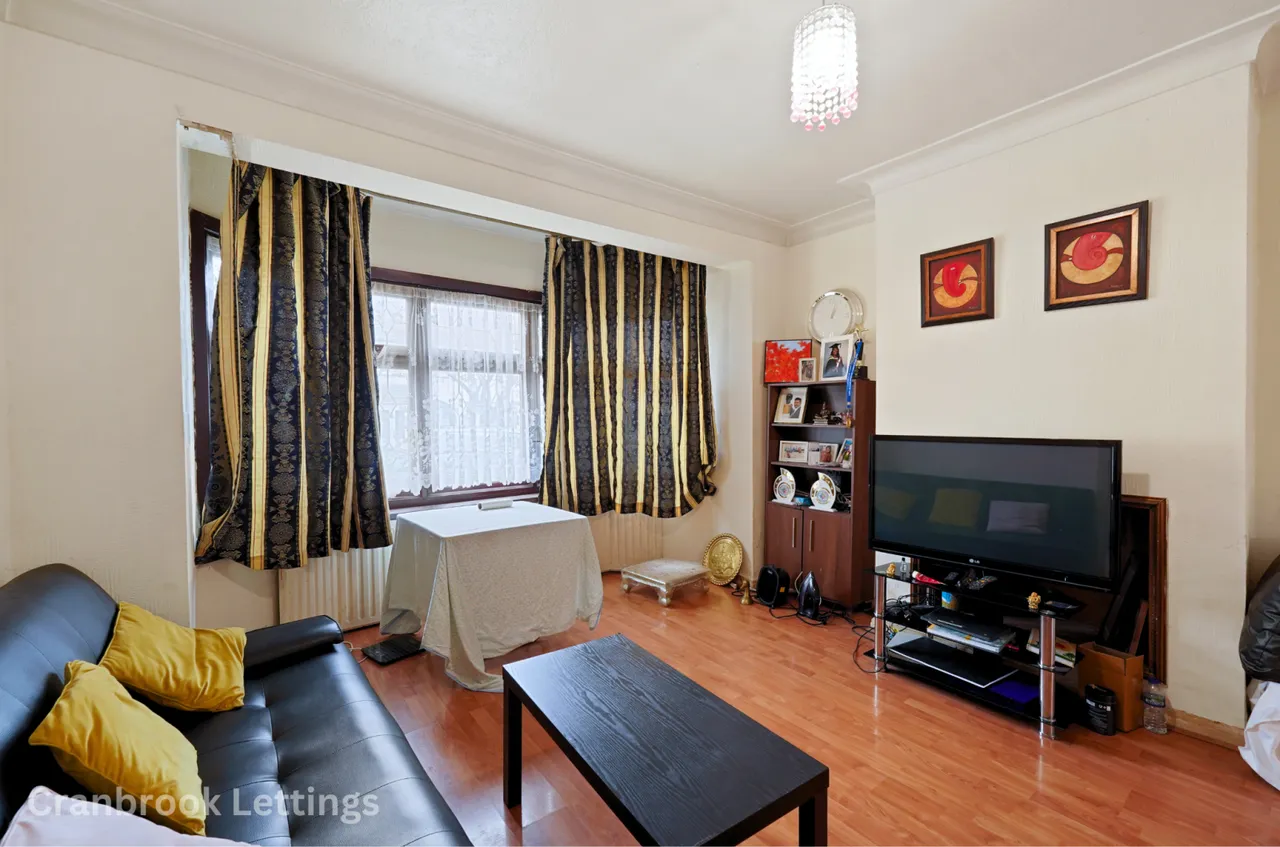 Springfield Drive, IG2, photo 4