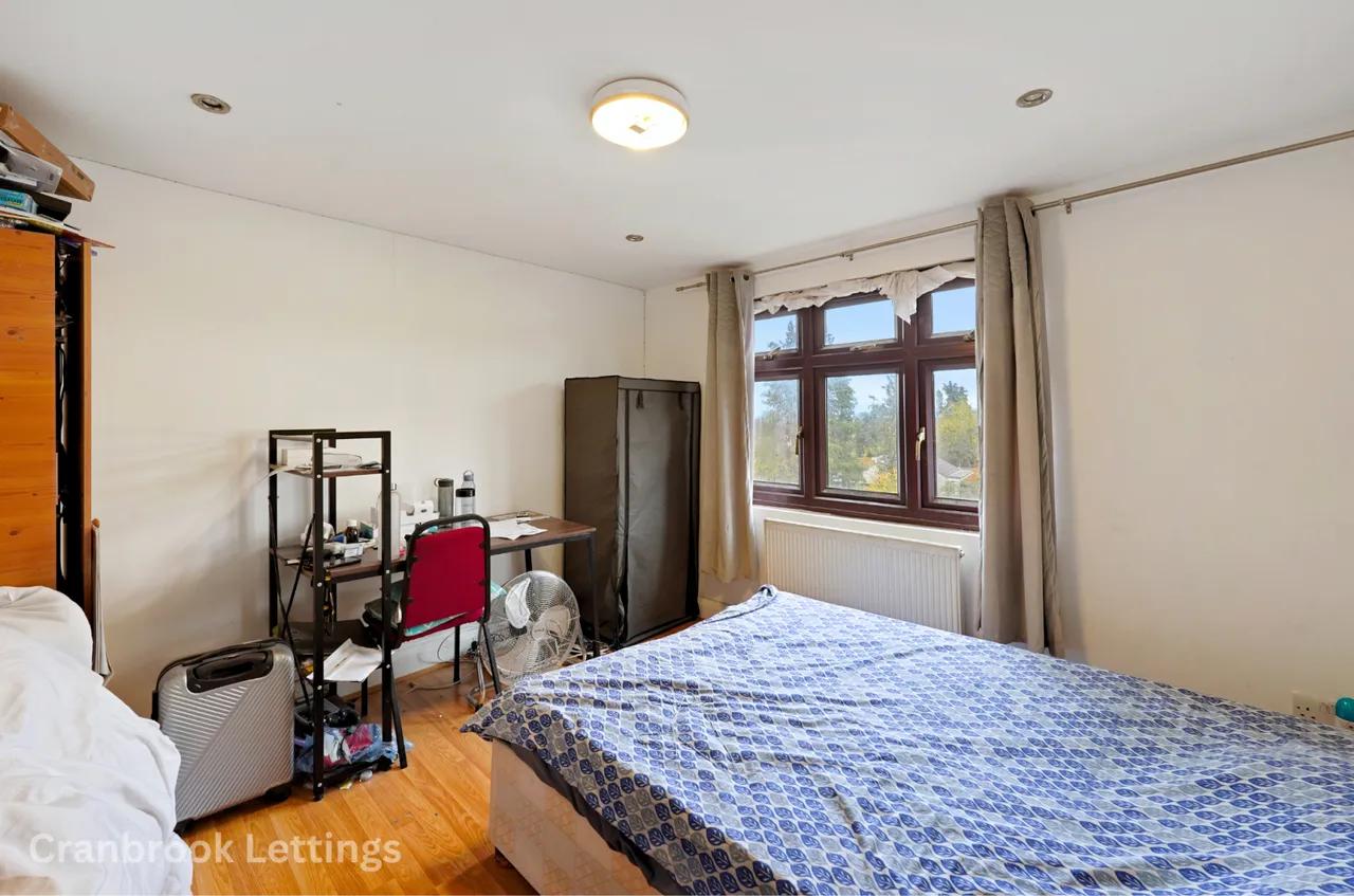 Springfield Drive, IG2, photo 9