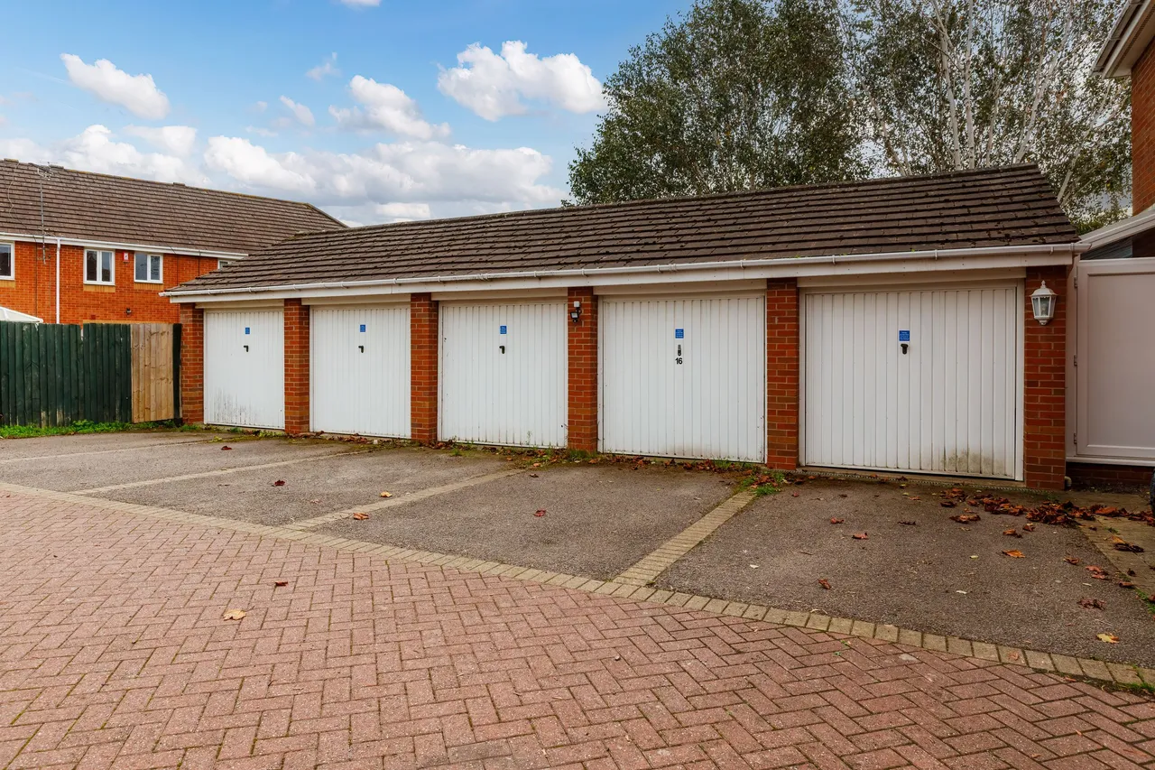 Parolles Close, Heathcote, CV34, photo 16