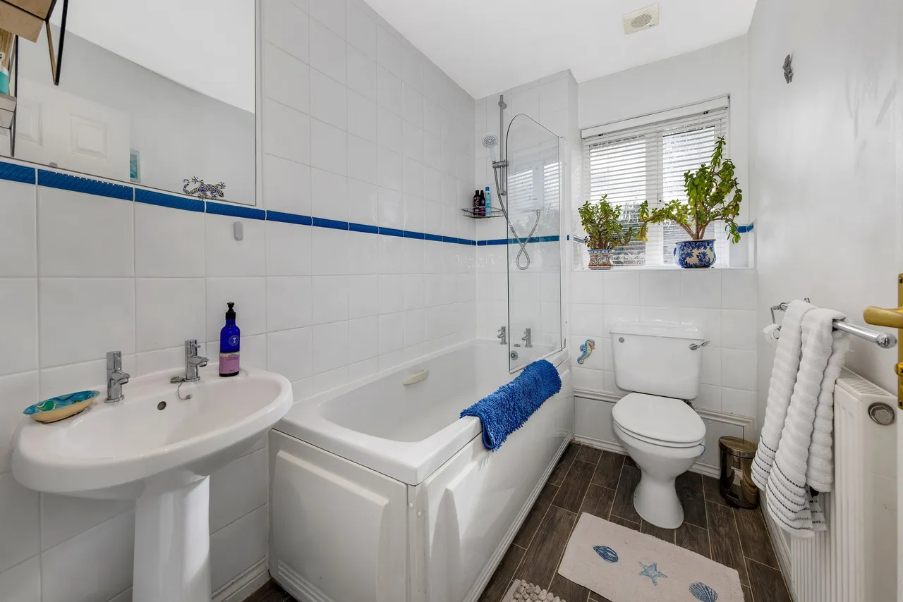 Parolles Close, Heathcote, CV34, photo 13