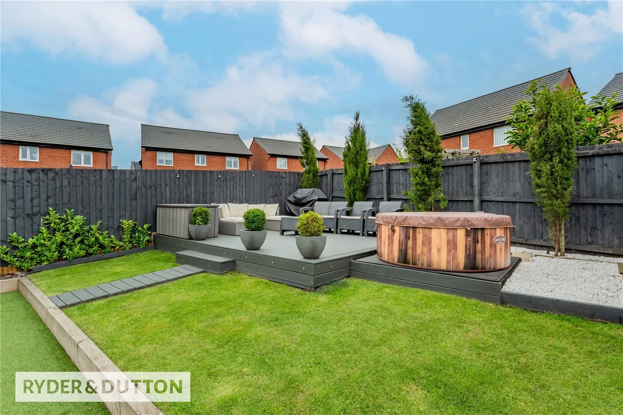 Textile Close, East Hollinsfield, M24, photo 31