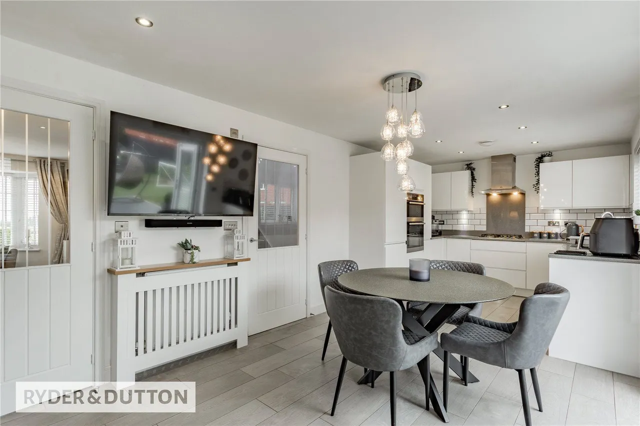 Textile Close, East Hollinsfield, M24, photo 8