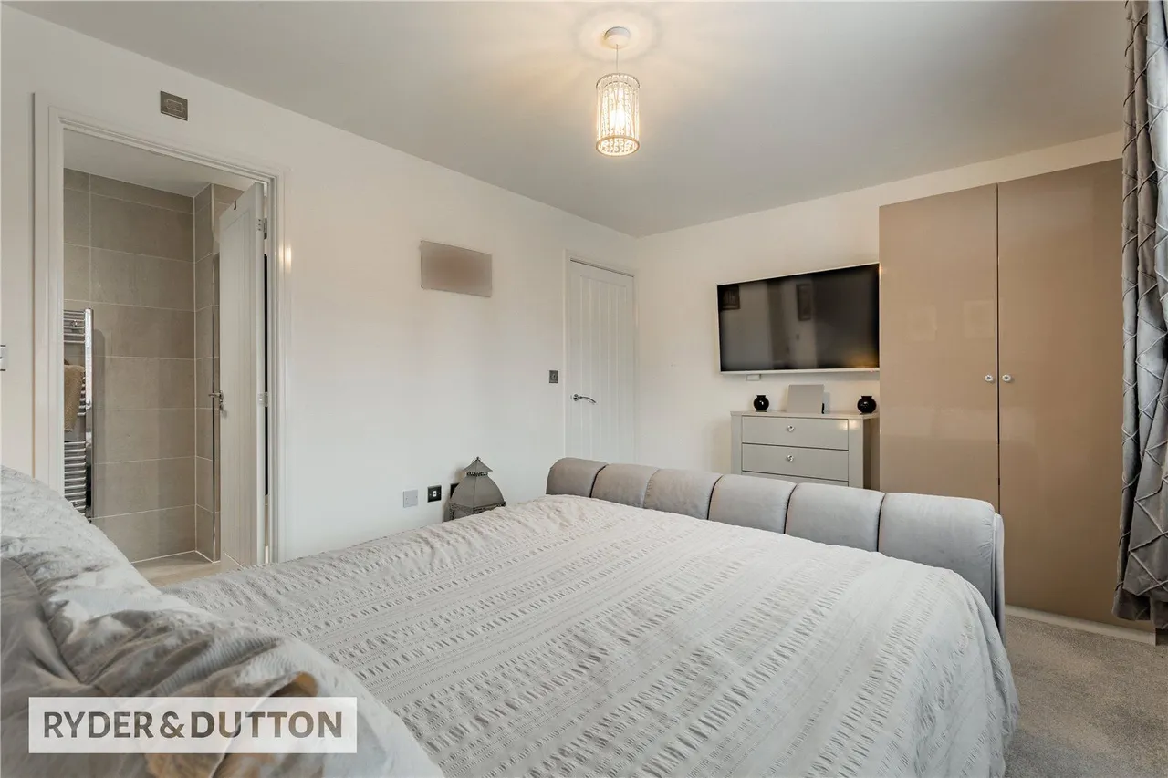Textile Close, East Hollinsfield, M24, photo 13