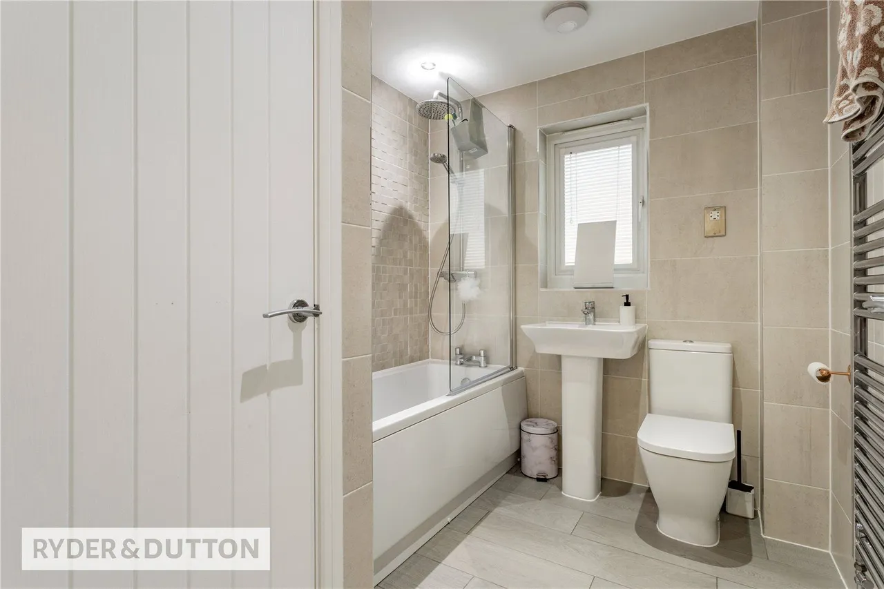 Textile Close, East Hollinsfield, M24, photo 22