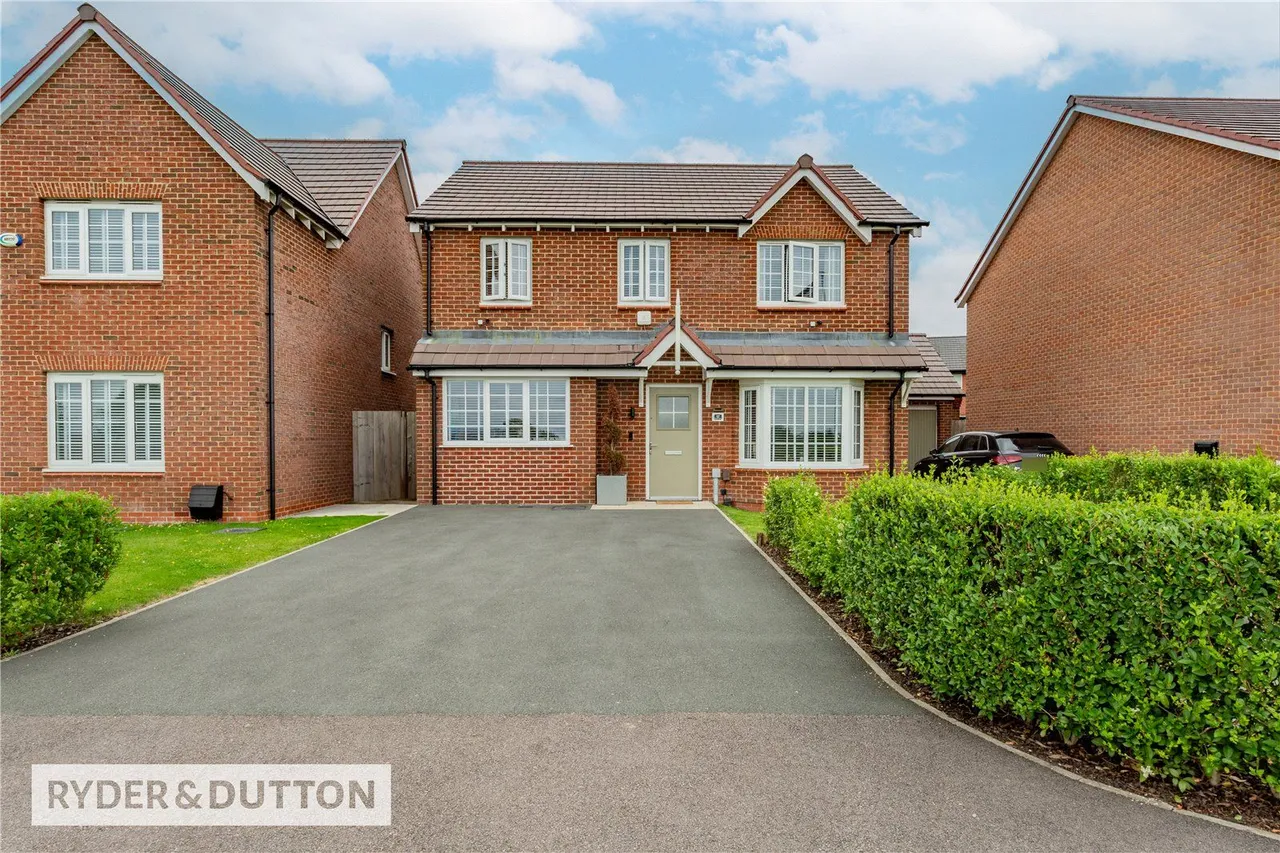 4 bed house for sale, Textile Close, East Hollinsfield, M24