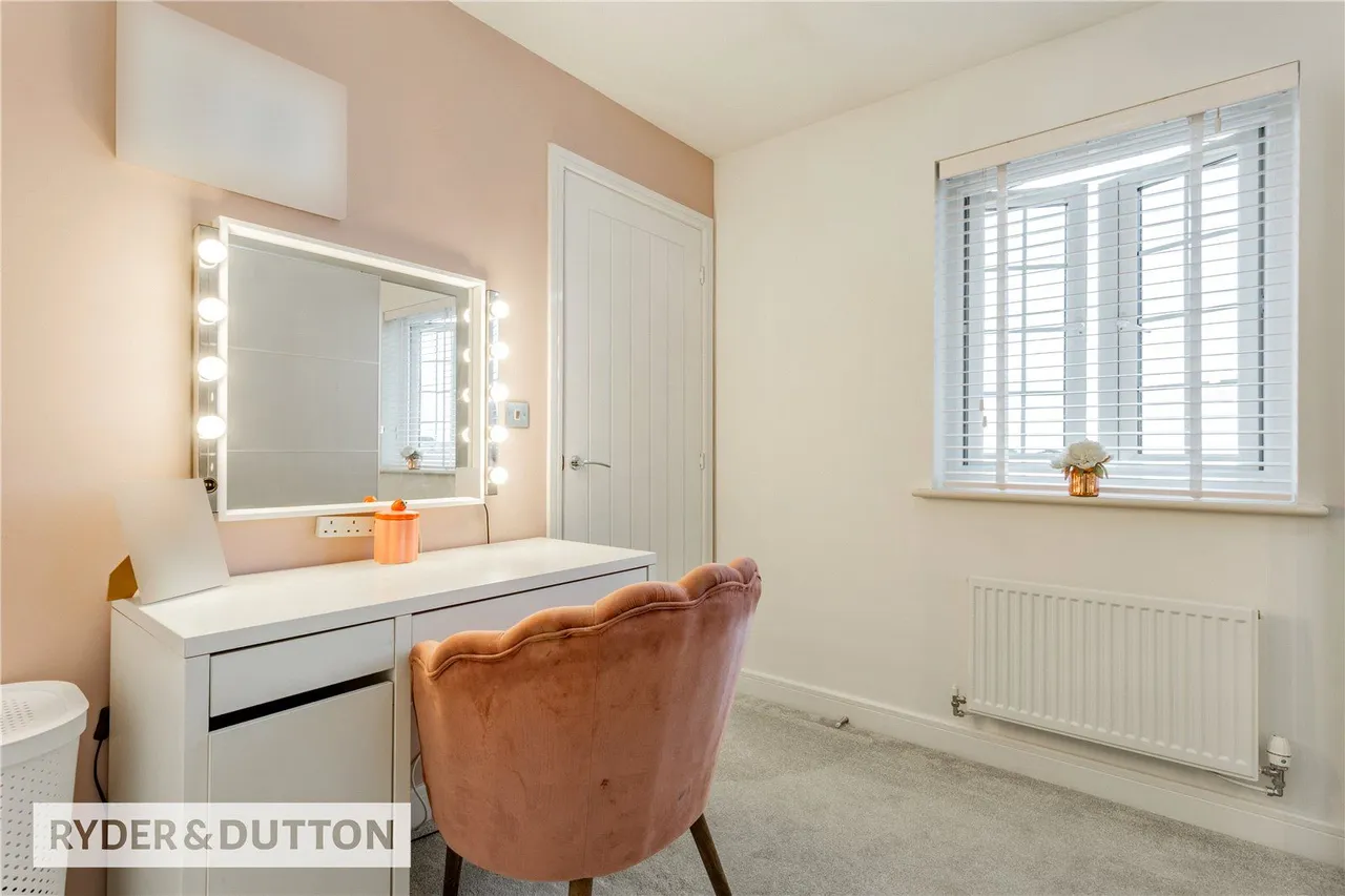 Textile Close, East Hollinsfield, M24, photo 21
