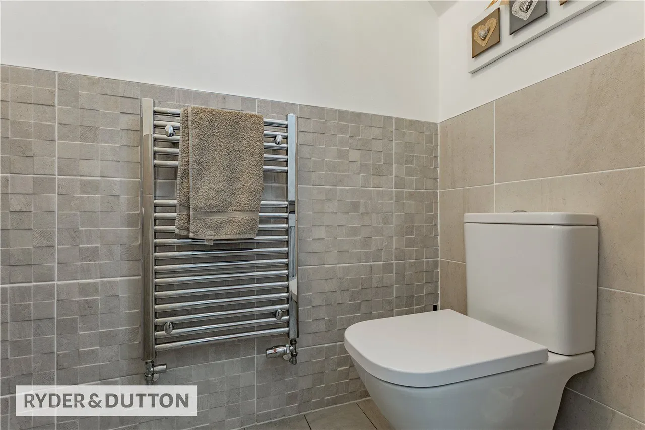 Textile Close, East Hollinsfield, M24, photo 24