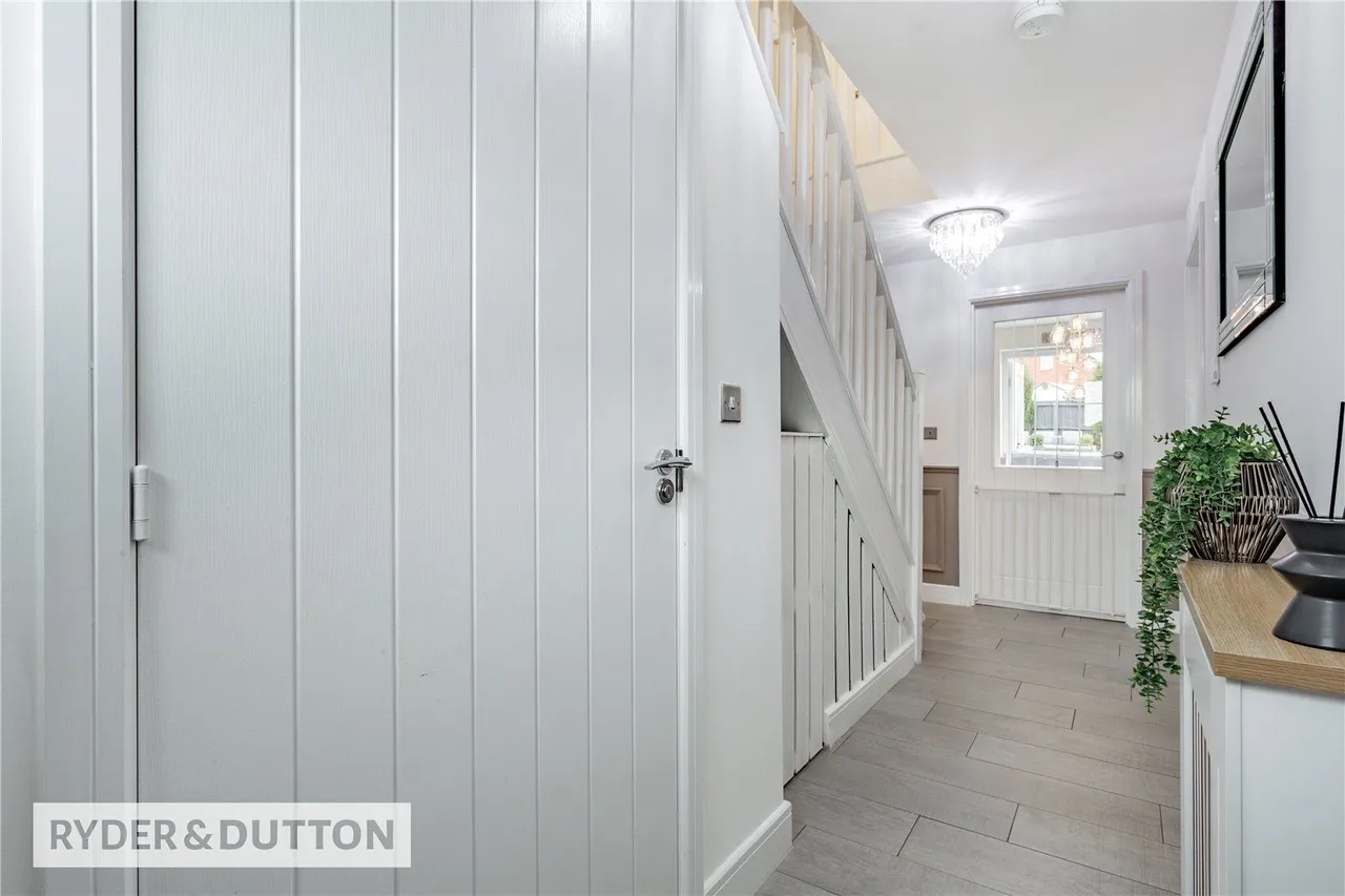 Textile Close, East Hollinsfield, M24, photo 26