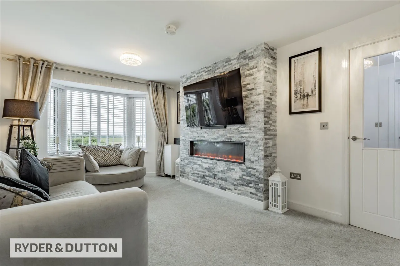 Textile Close, East Hollinsfield, M24, photo 6
