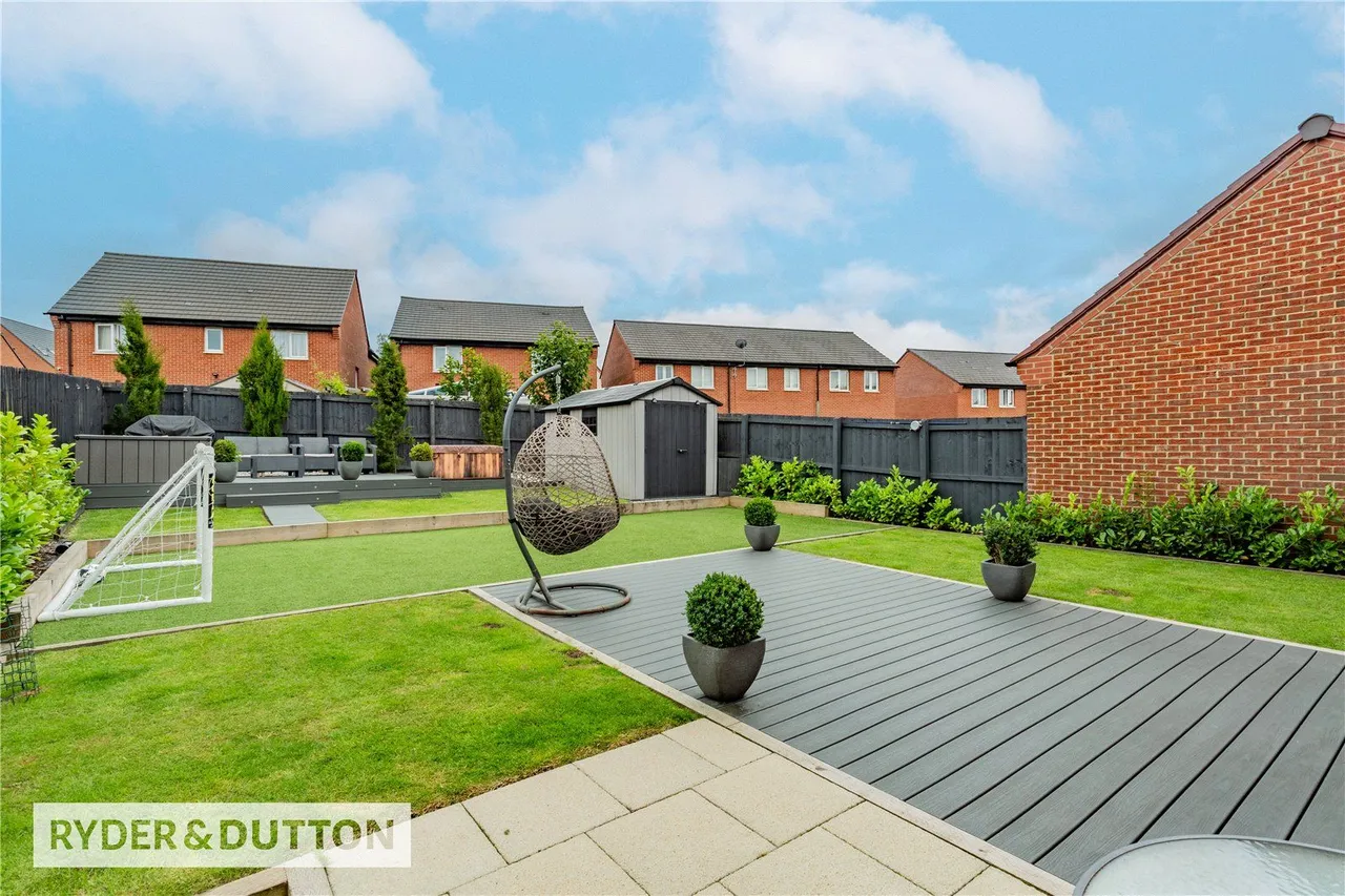 Textile Close, East Hollinsfield, M24, photo 29