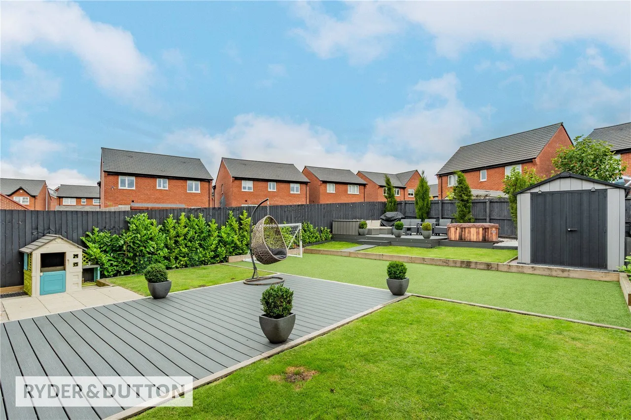 Textile Close, East Hollinsfield, M24, photo 30