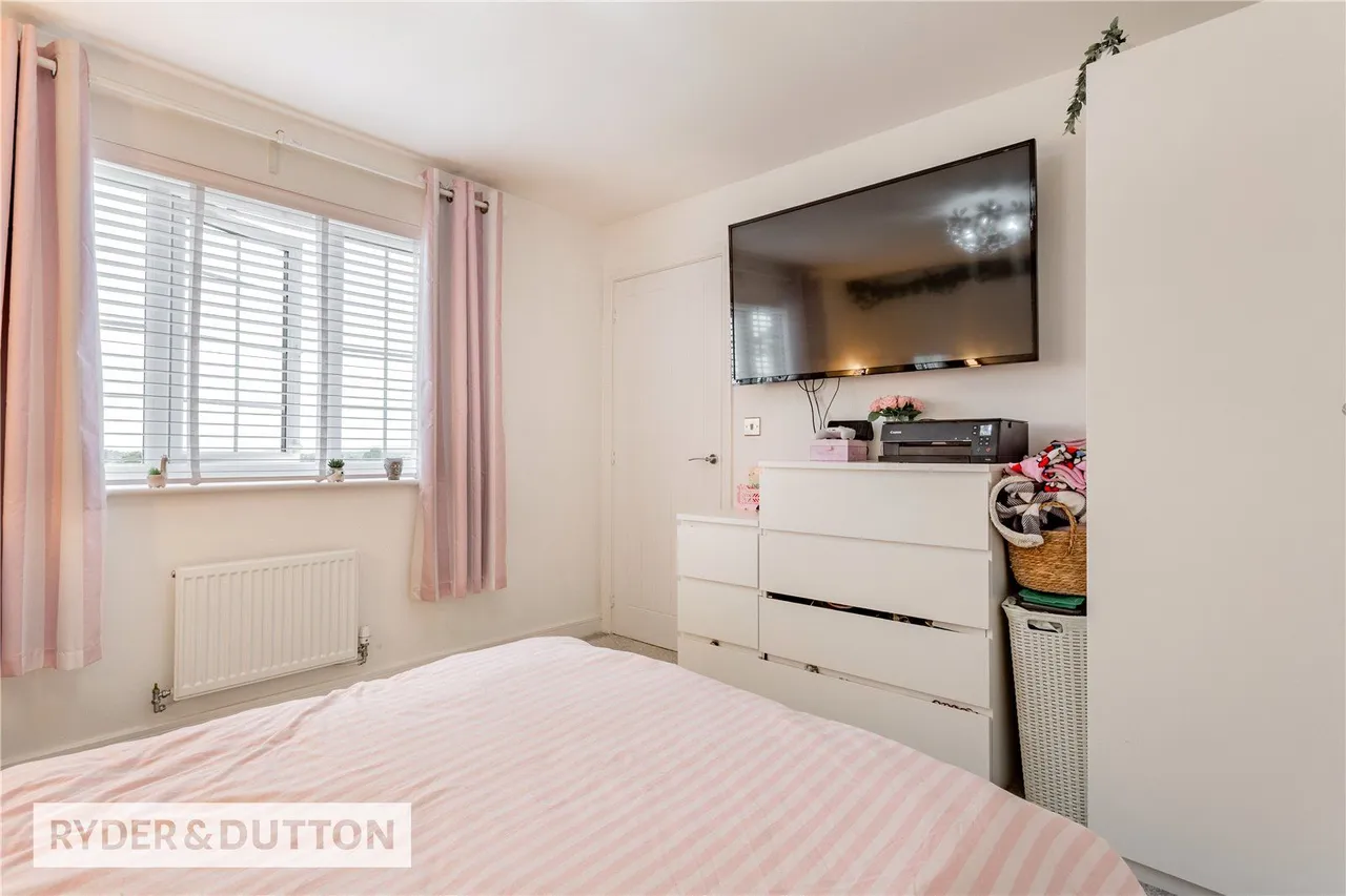 Textile Close, East Hollinsfield, M24, photo 17