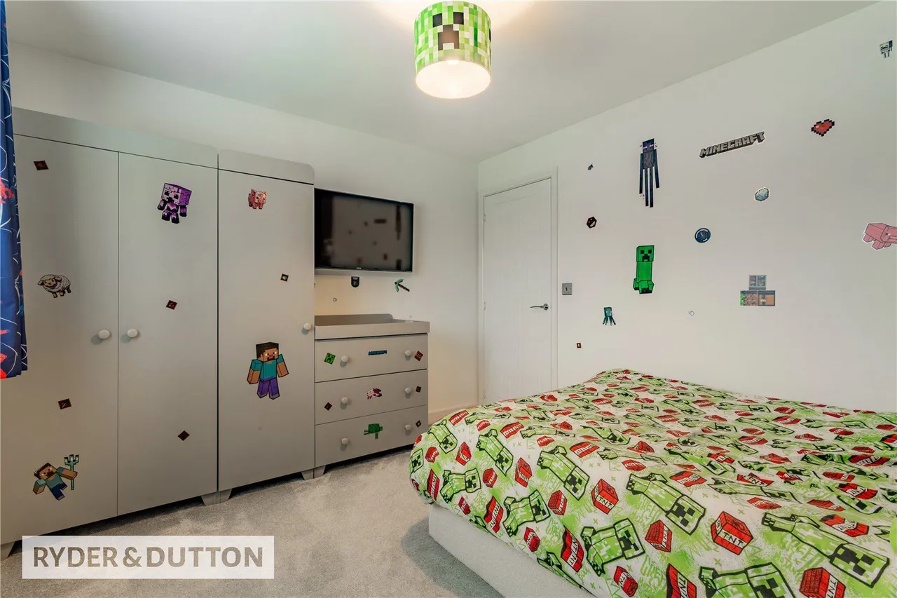 Textile Close, East Hollinsfield, M24, photo 18