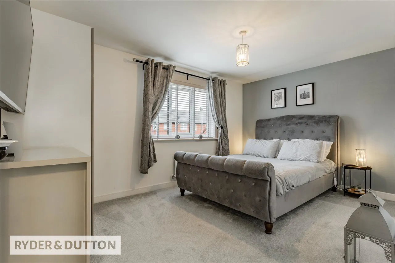 Textile Close, East Hollinsfield, M24, photo 12