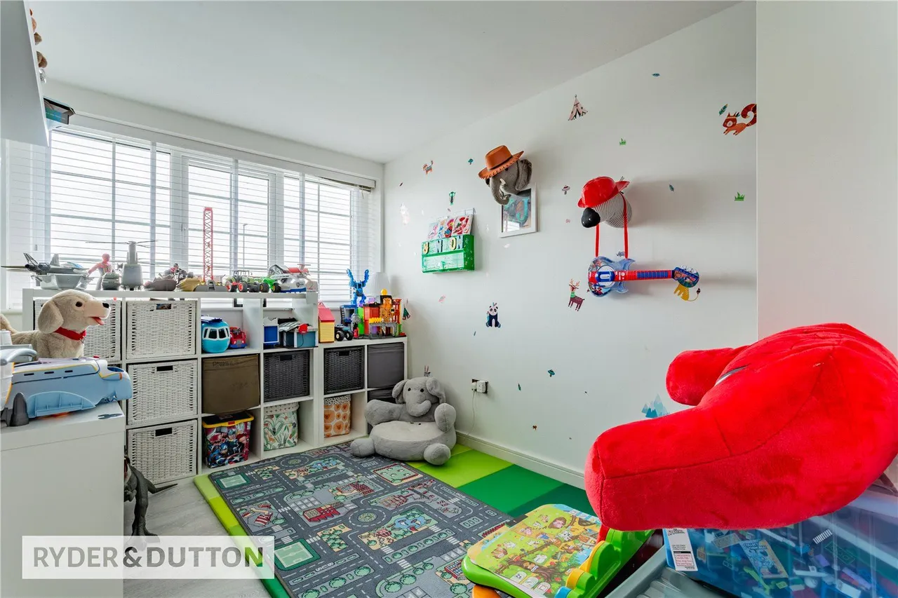 Textile Close, East Hollinsfield, M24, photo 27